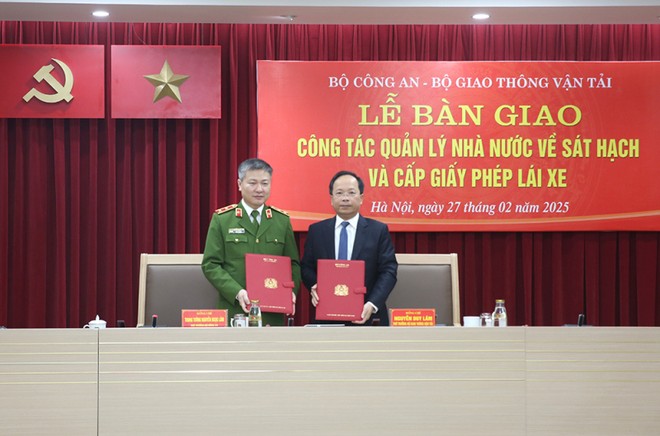 Cập Nhật Thông Tin Mới Nhất Về GPLX Các Hạng hiện nay 26 bo cong an tiep nhan cong tac quan ly nha nuoc ve sat hach va cap giay phep lai