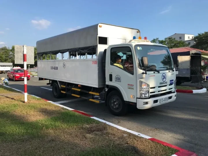 Học lái xe ô tô giá bao nhiêu 16 Khoá hóc lái xe ô tô tại tphcm