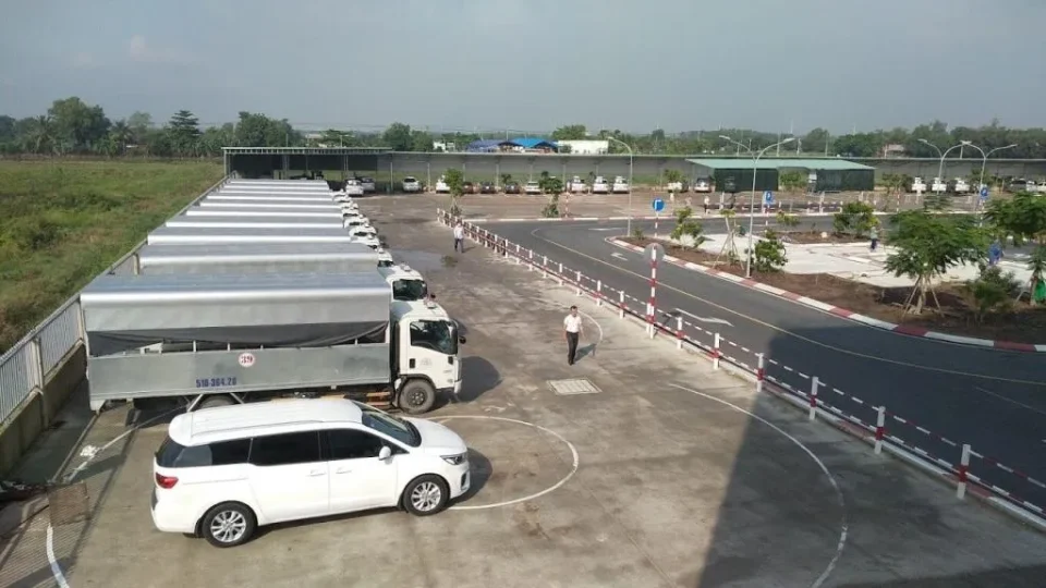Học bằng lái xe ô tô dĩ an 8 Trường dạy học lái xe ô tô Sài Gòn Tourist